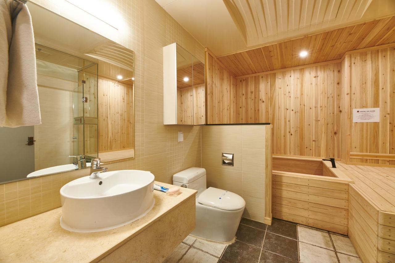 Aura Hotel Ansan Bagian luar foto