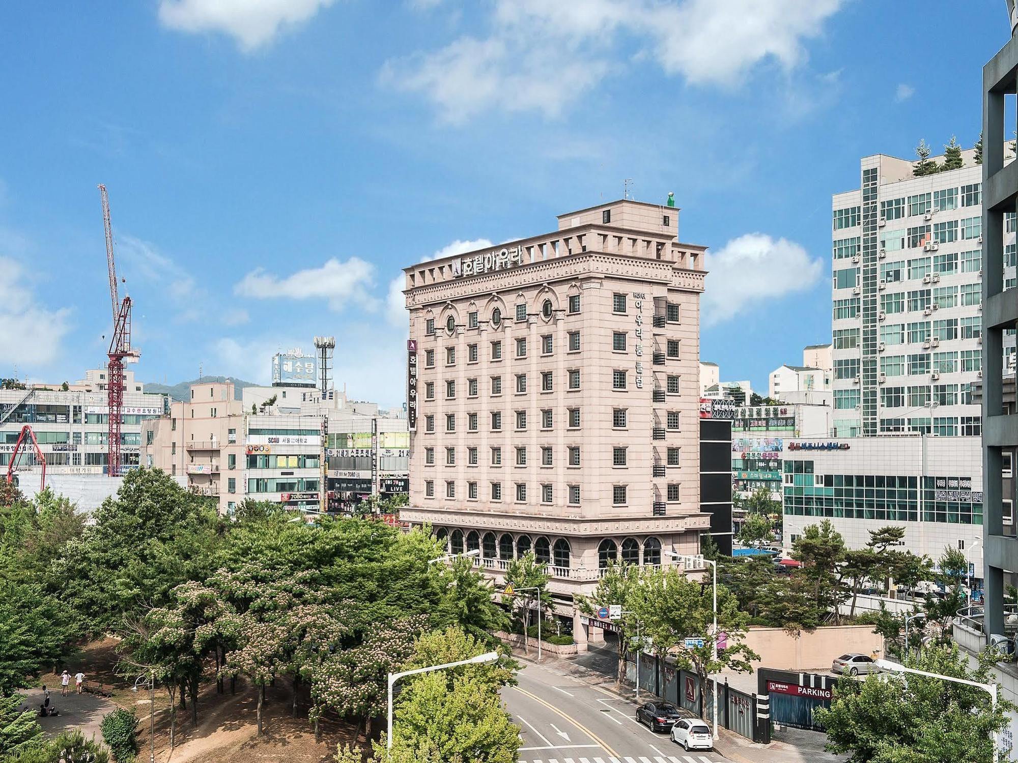 Aura Hotel Ansan Bagian luar foto
