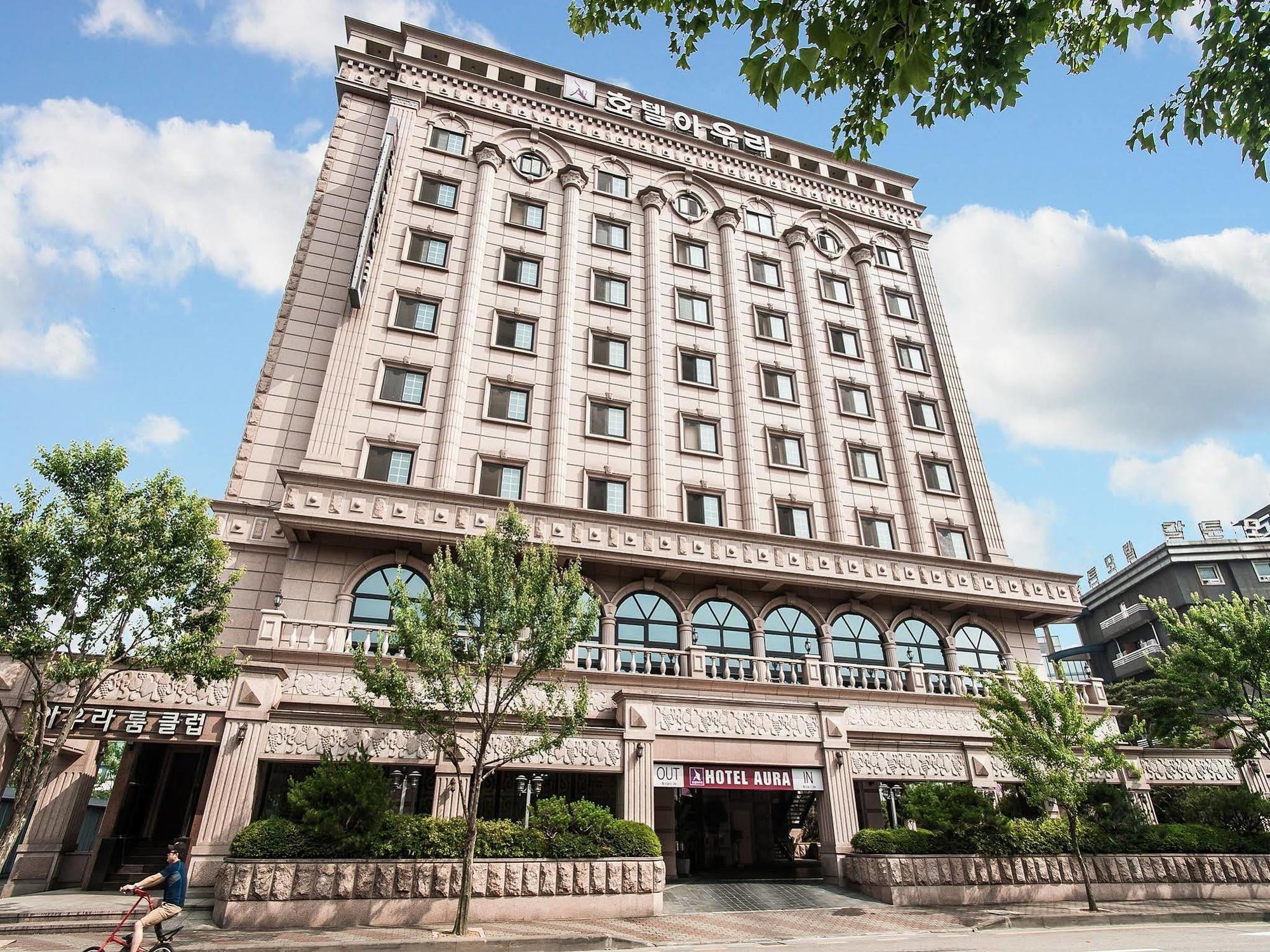 Aura Hotel Ansan Bagian luar foto