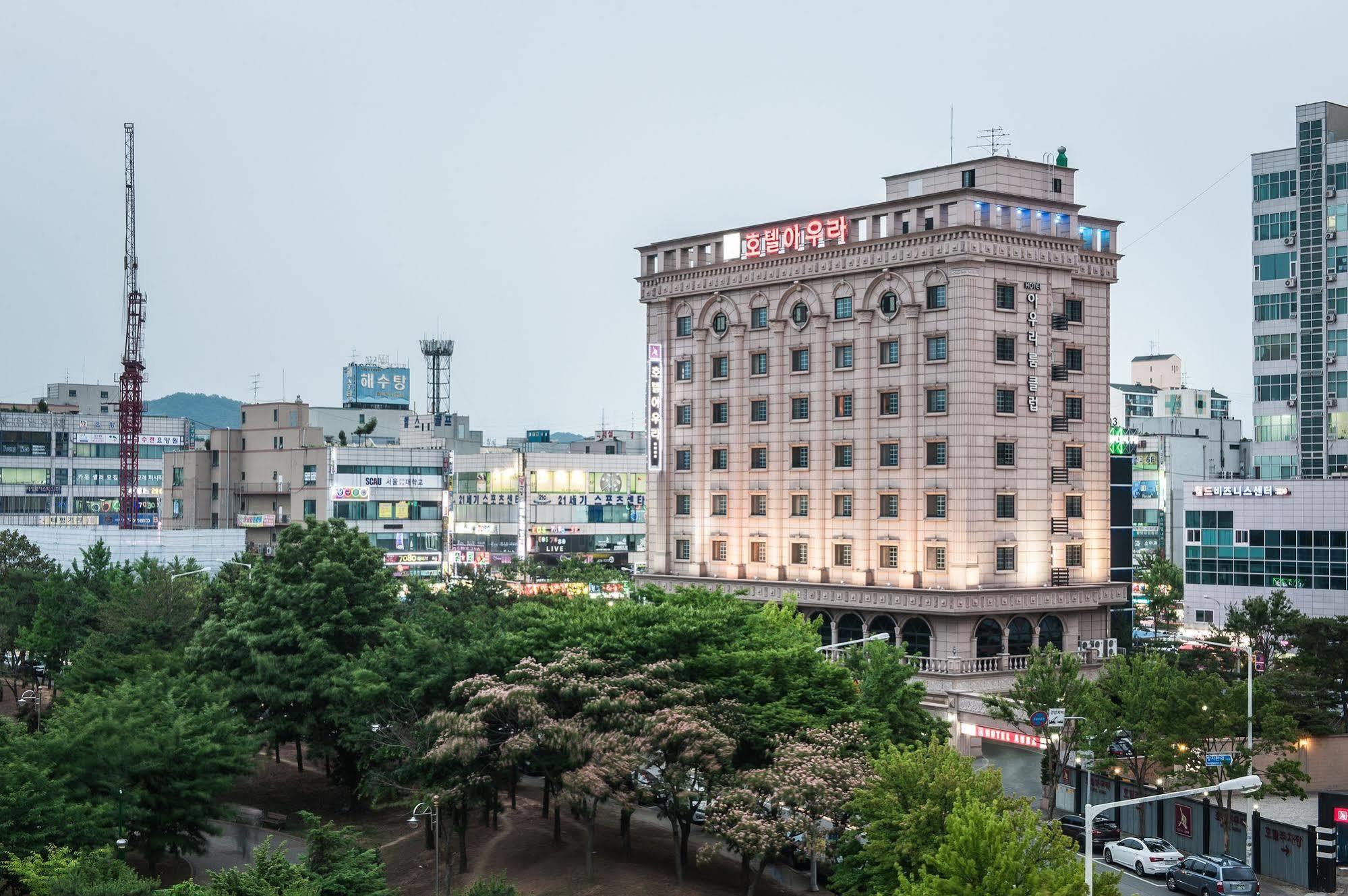 Aura Hotel Ansan Bagian luar foto