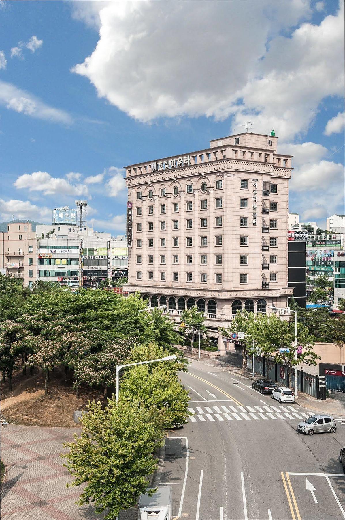 Aura Hotel Ansan Bagian luar foto