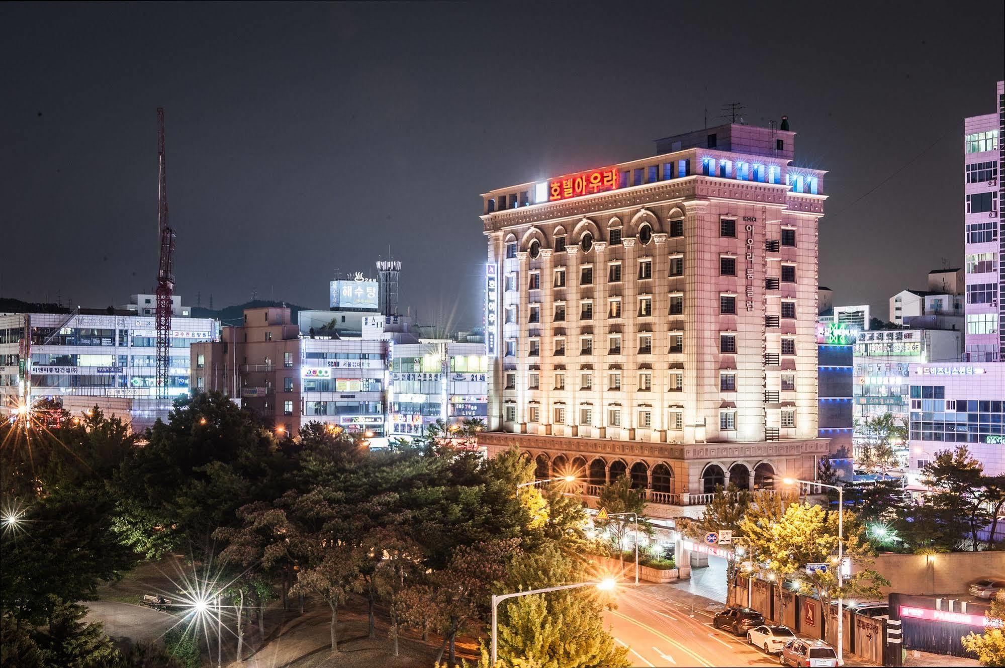 Aura Hotel Ansan Bagian luar foto