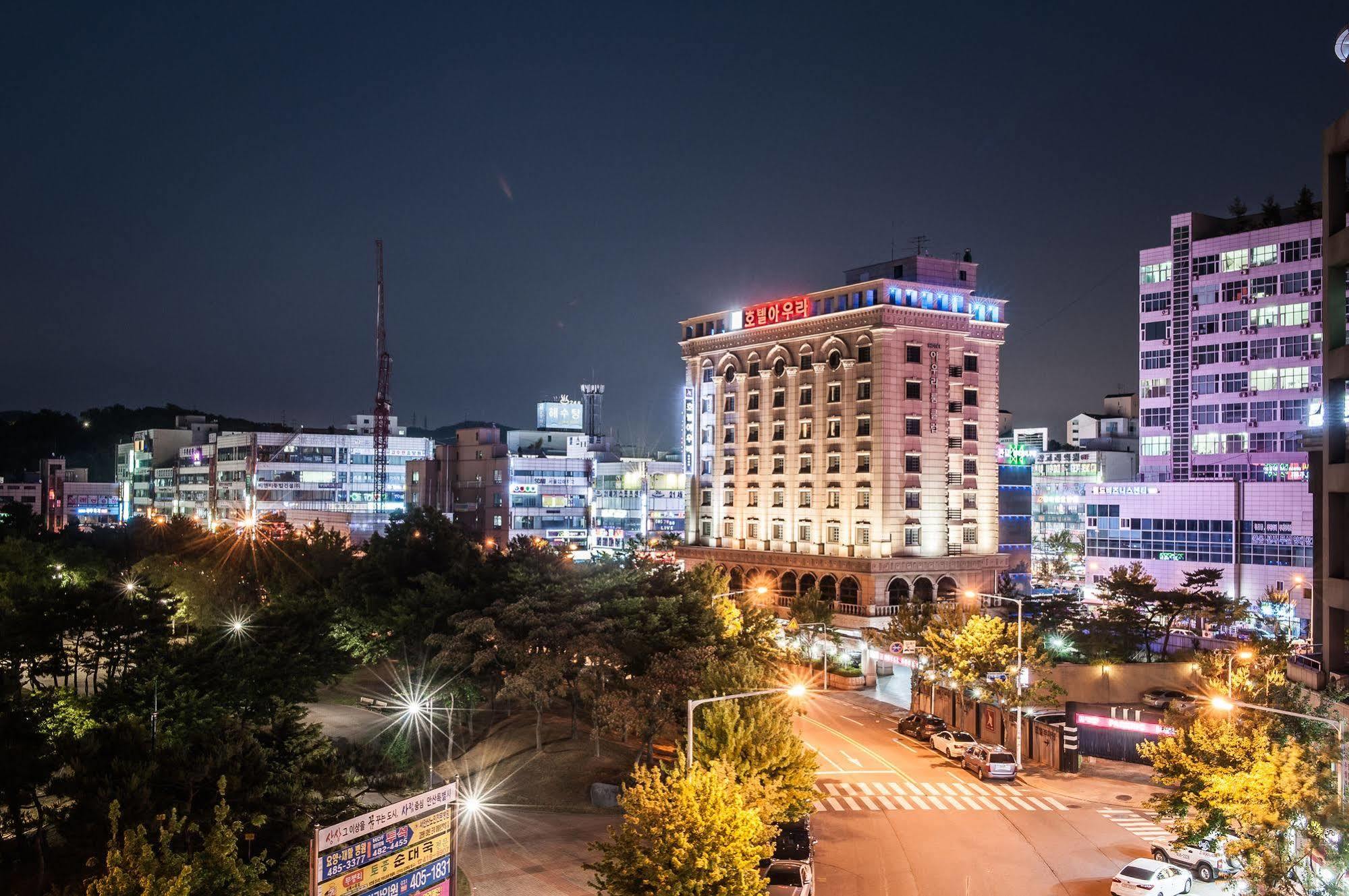 Aura Hotel Ansan Bagian luar foto