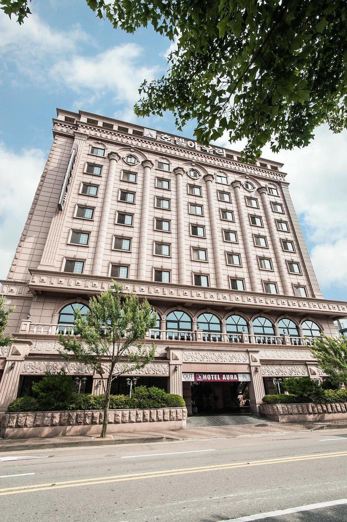 Aura Hotel Ansan Bagian luar foto