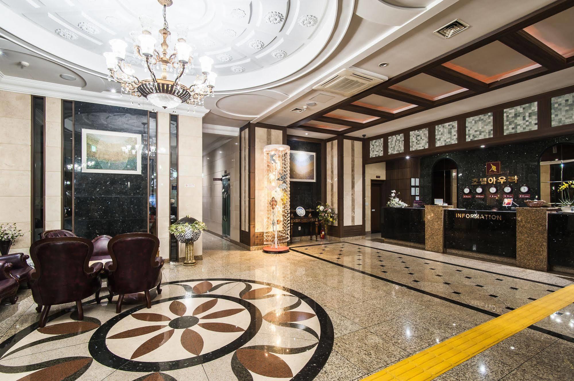 Aura Hotel Ansan Bagian luar foto