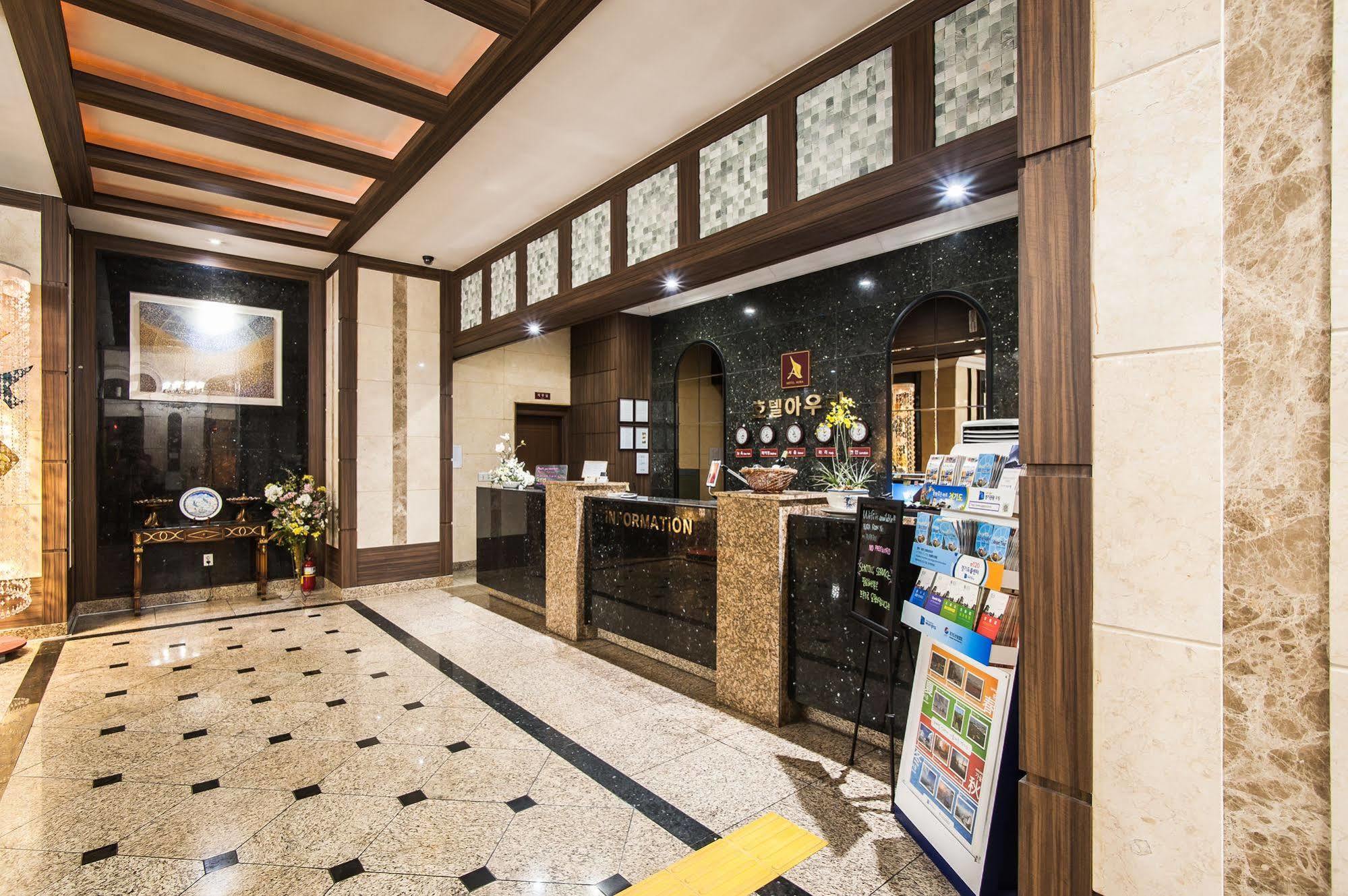 Aura Hotel Ansan Bagian luar foto