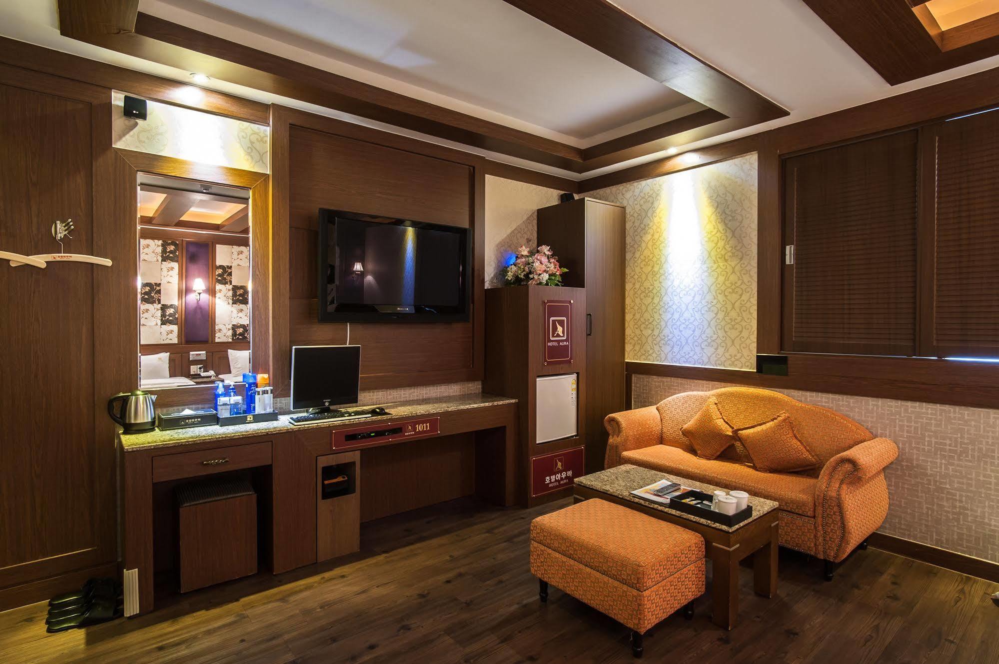 Aura Hotel Ansan Bagian luar foto