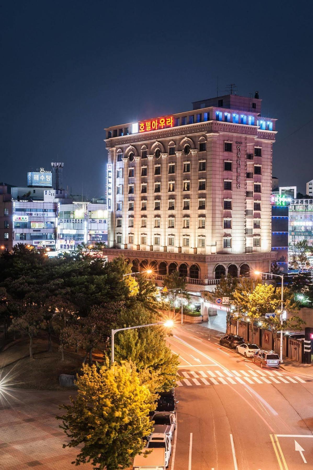 Aura Hotel Ansan Bagian luar foto