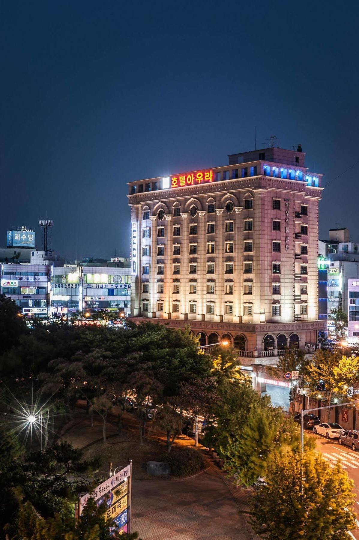 Aura Hotel Ansan Bagian luar foto