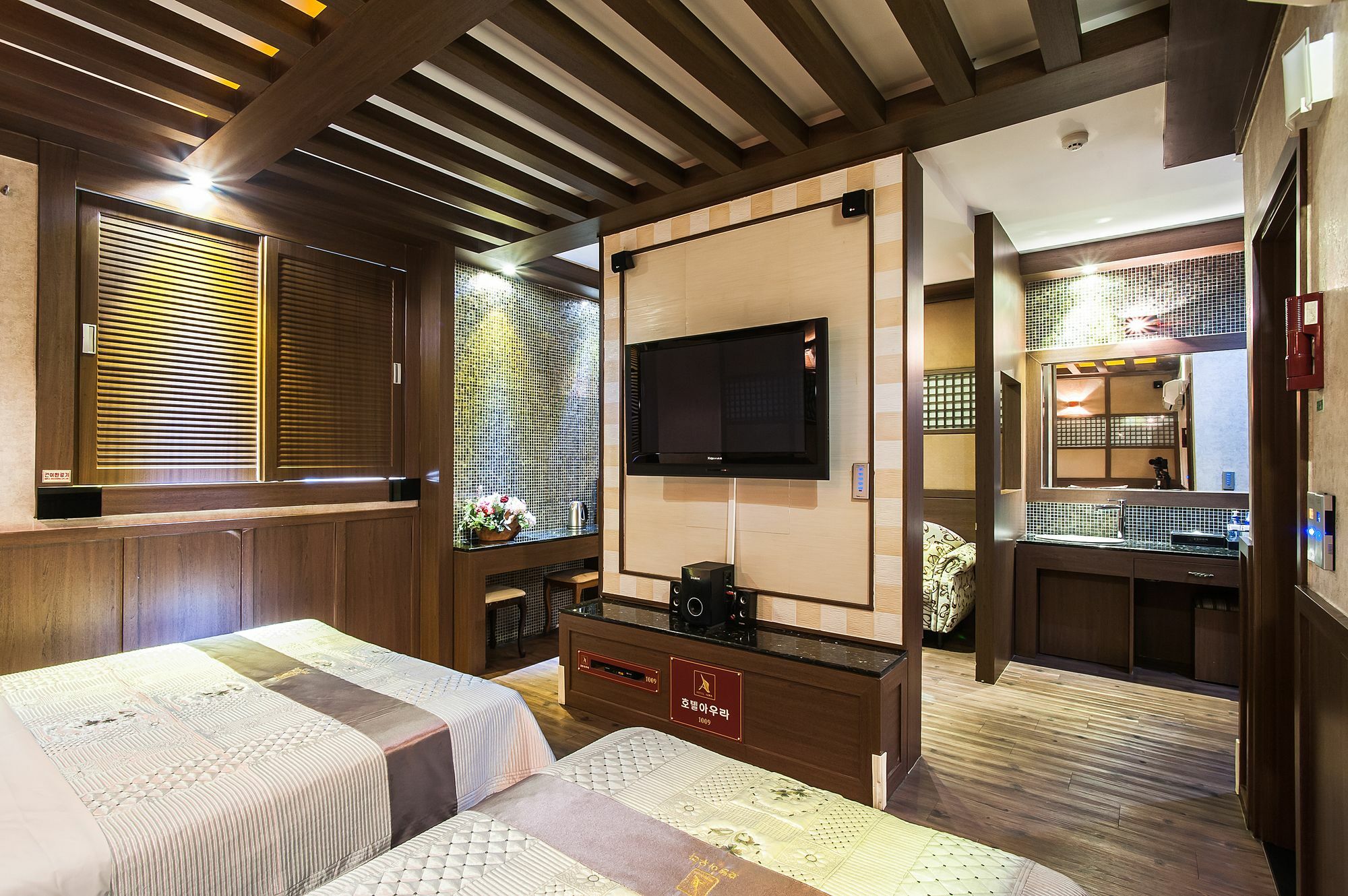 Aura Hotel Ansan Bagian luar foto